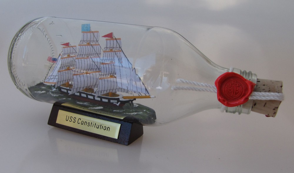 USS Constitution runde Flasche 0,3 Liter Buddelschiff Flaschenschiff