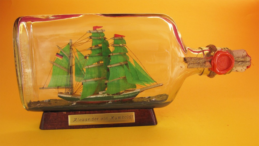 Alexander von Humboldt 375 ml Flachmann Buddelschiff ca. 21x9 cm Flaschenschiff