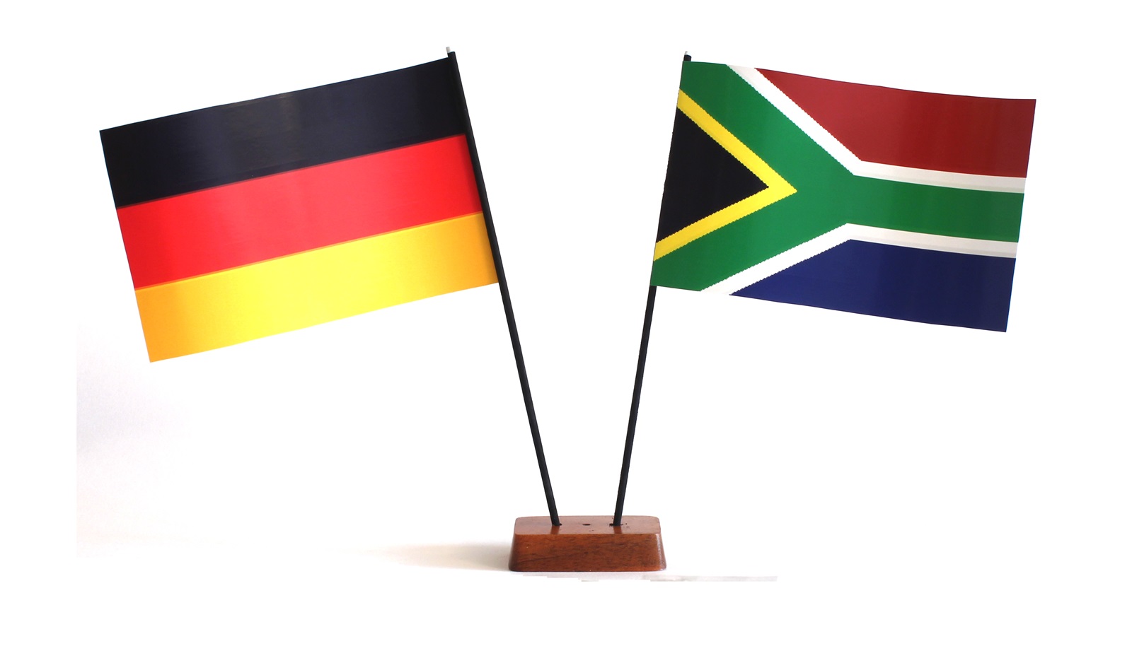 Mini Tischflagge Südafrika 9x14 cm Höhe 20 cm mit Gratis-Bonusflagge und Holzsockel Tischfähnchen