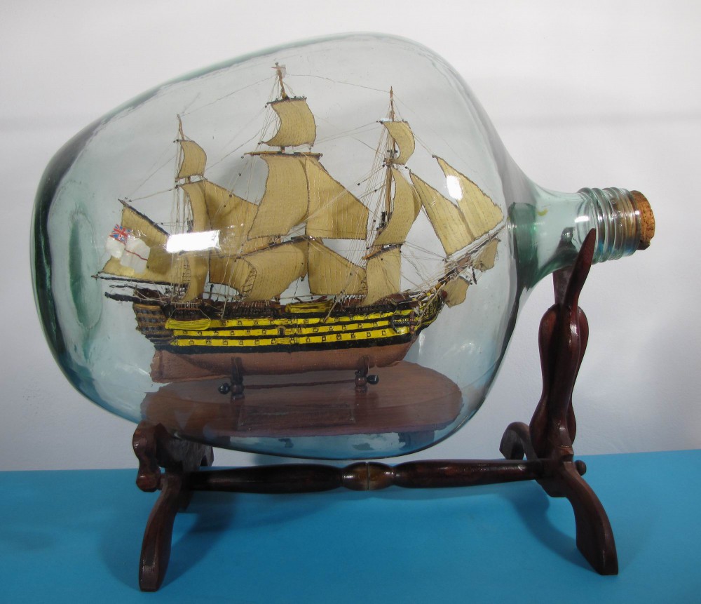 Buddelschiff HMS Victory in 40 Liter Flasche 55x34 cm