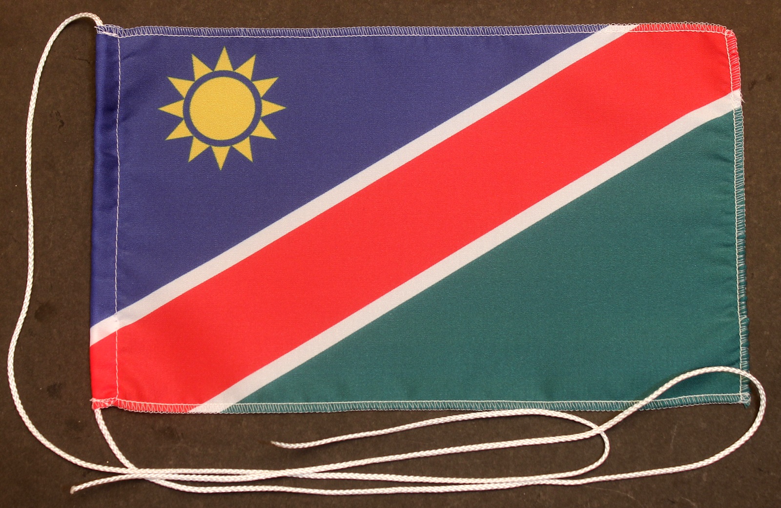 Tischflagge Namibia 25x15 cm optional mit Holz- oder Chromständer Tischfahne Tischfähnchen