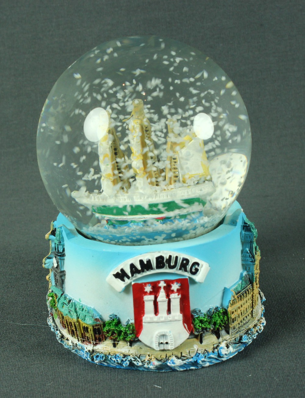 Schneekugel mit Hamburg Schiff 6x4,5 cm Schüttelkugel Glitzerkugel klein