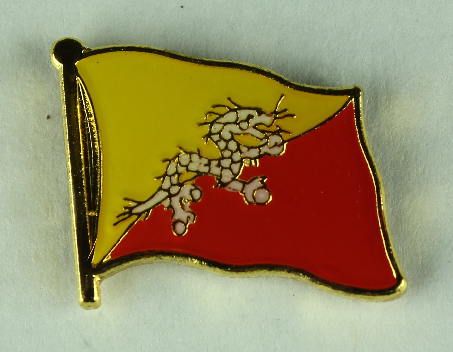 Bhutan Pin Anstecker Flagge Fahne Nationalflagge