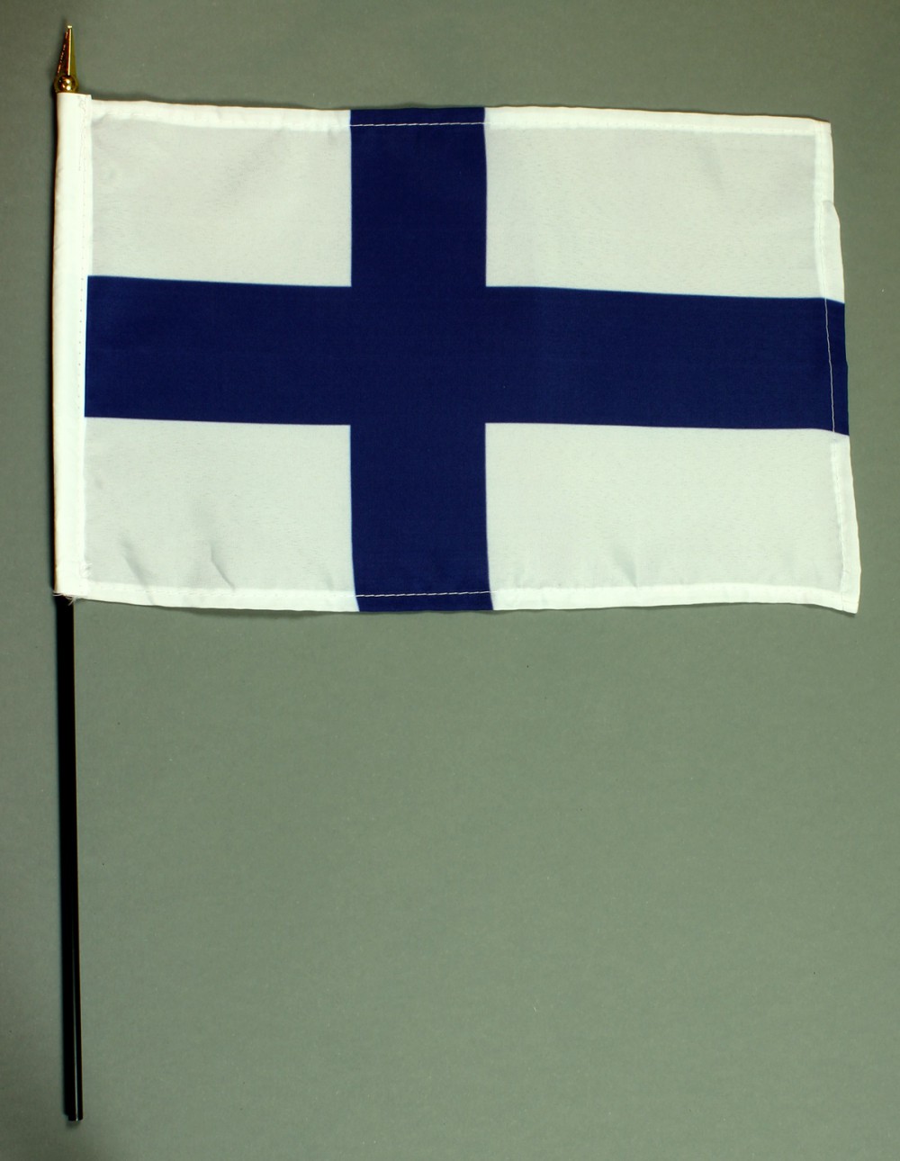 Tischflagge Finnland 20x30 cm optional mit Tischflaggenständer aus Mahagoni Holz