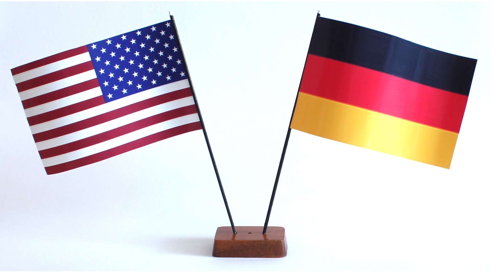 Mini Tischflagge USA 9x14 cm Höhe 20 cm mit Gratis-Bonusflagge und Holzsockel Tischfähnchen