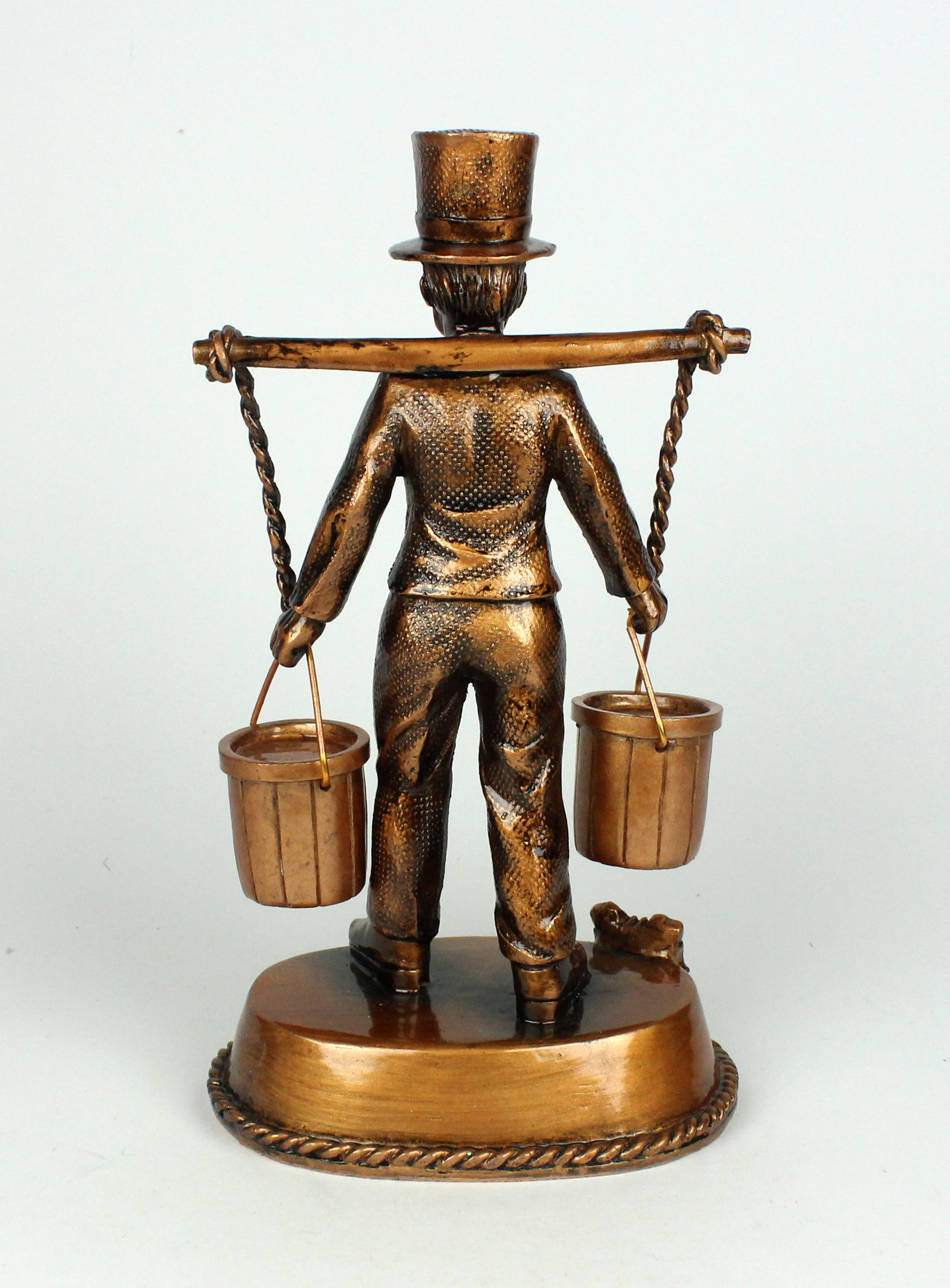 Hummel-FIgur-gross_hinten