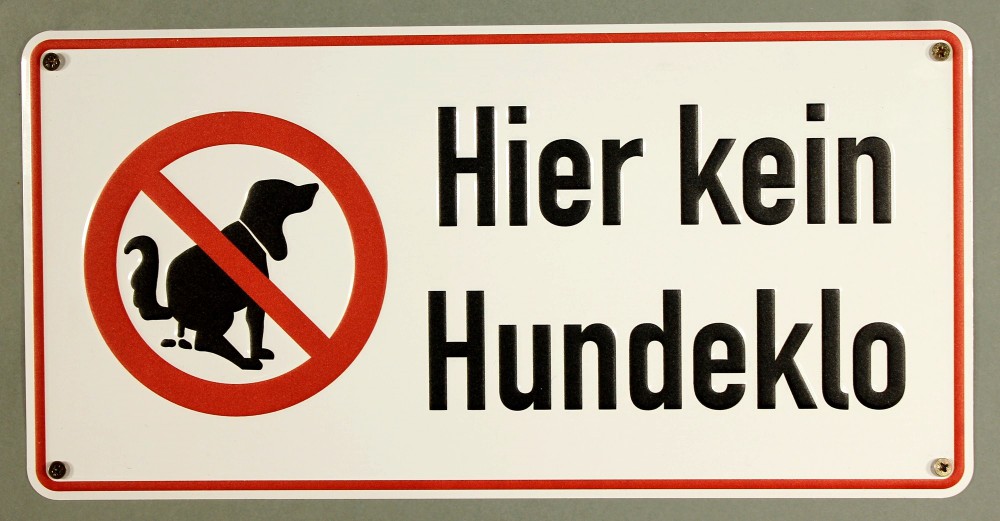 Aluminium Schild Hier kein Hundeklo mit Schrift geprägt