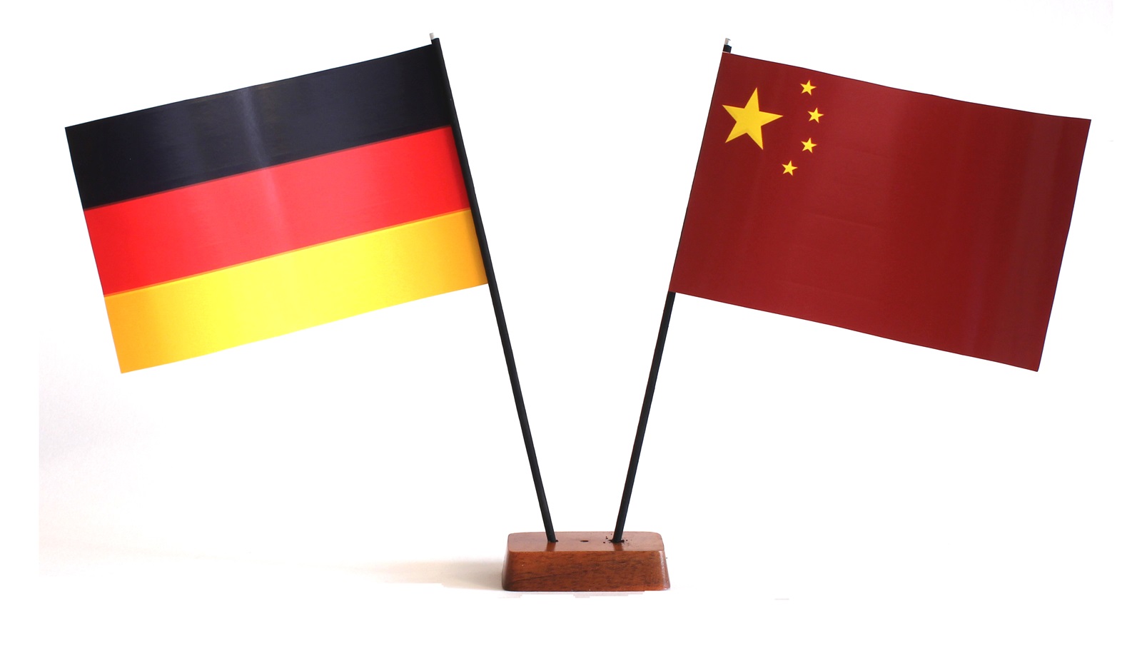 Mini Tischflagge China 9x14 cm Höhe 20 cm mit Gratis-Bonusflagge und Holzsockel Tischfähnchen