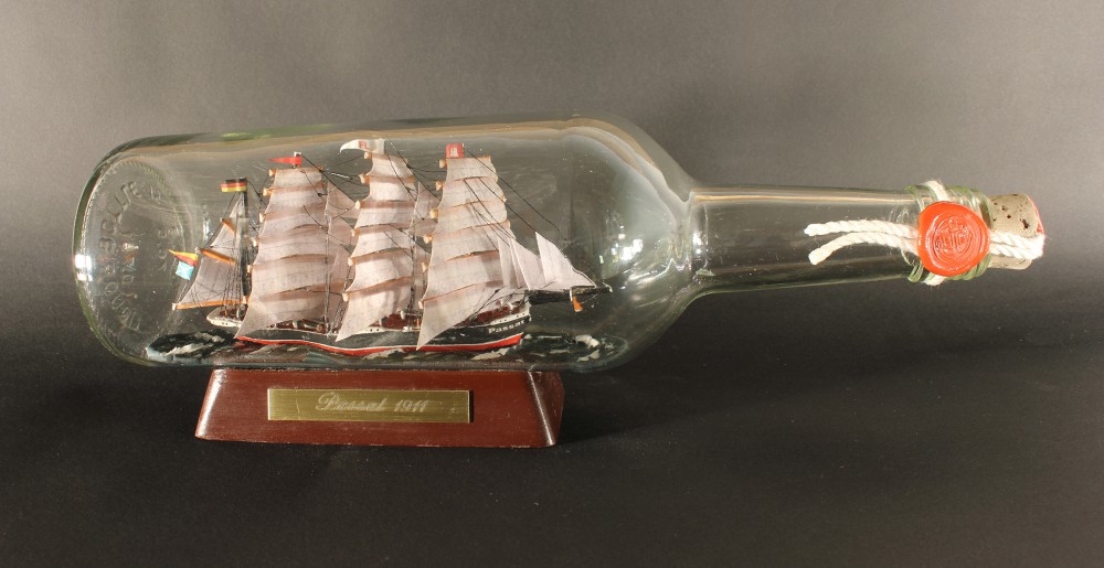 Passat 700 ml runde Flasche Buddelschiff Museumsqualität