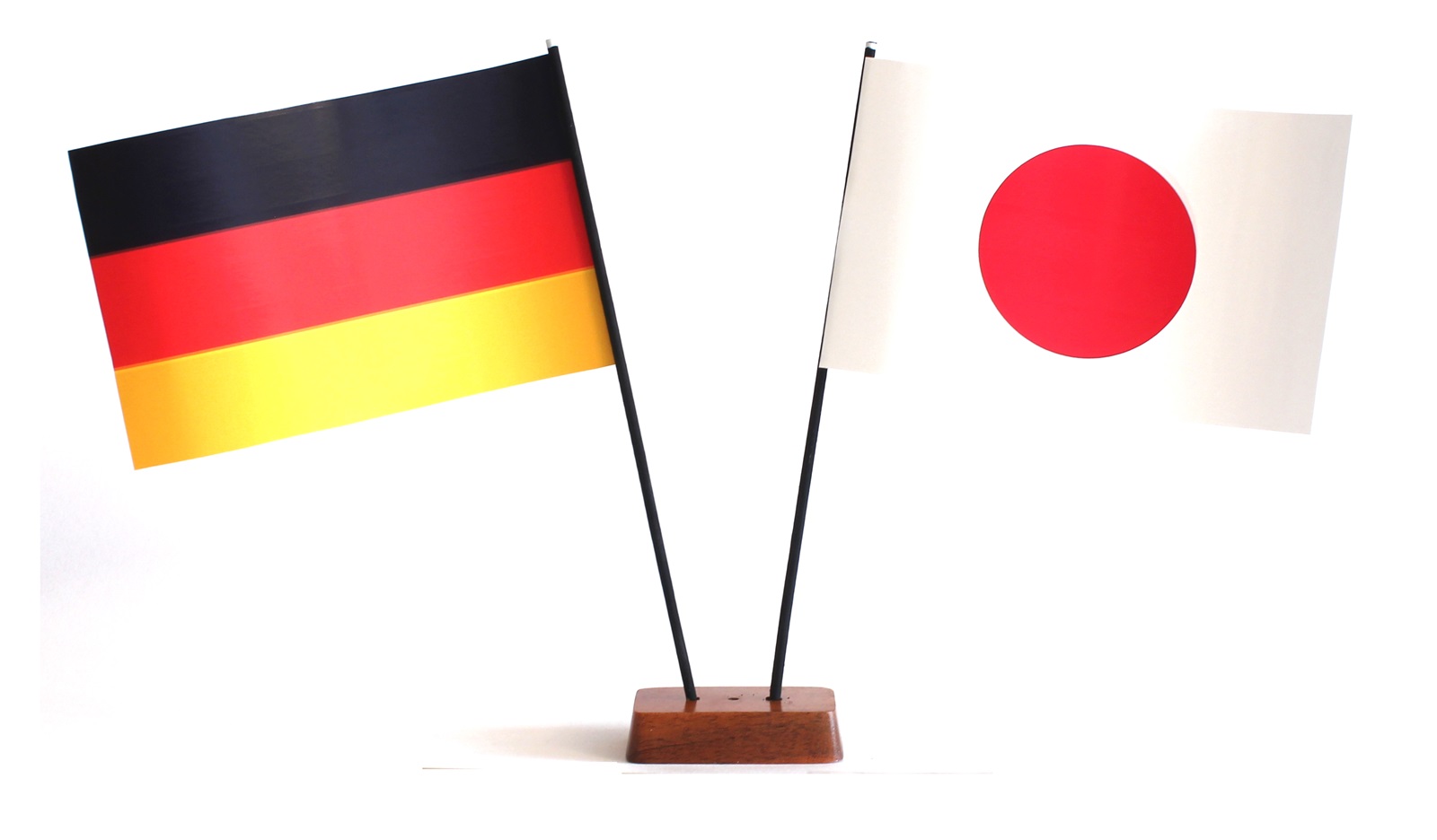 Mini Tischflagge Japan 9x14 cm Höhe 20 cm mit Gratis-Bonusflagge und Holzsockel Tischfähnchen