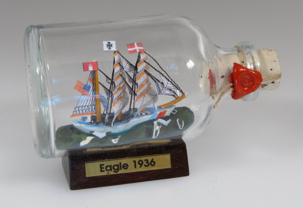 Eagle - US Coastguaed Mini Buddelschiff 50 ml ca. 7,2 x 4,5 cm Flaschenschiff