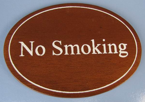 Ovales Holz - Türschild No Smoking 7x10 cm dunkles Holzschild