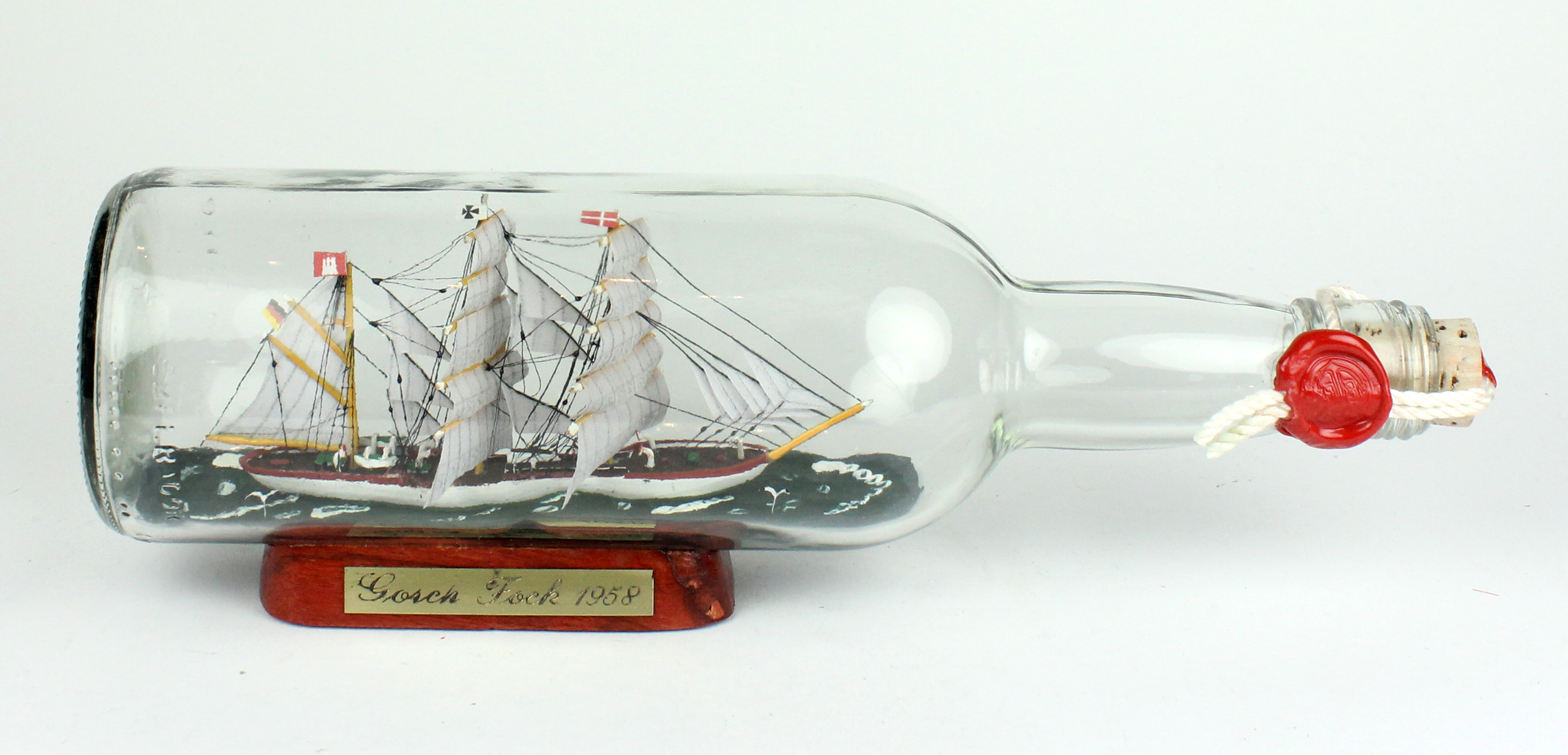 Gorch Fock 700 ml runde Flasche Buddelschiff Museumsqualität