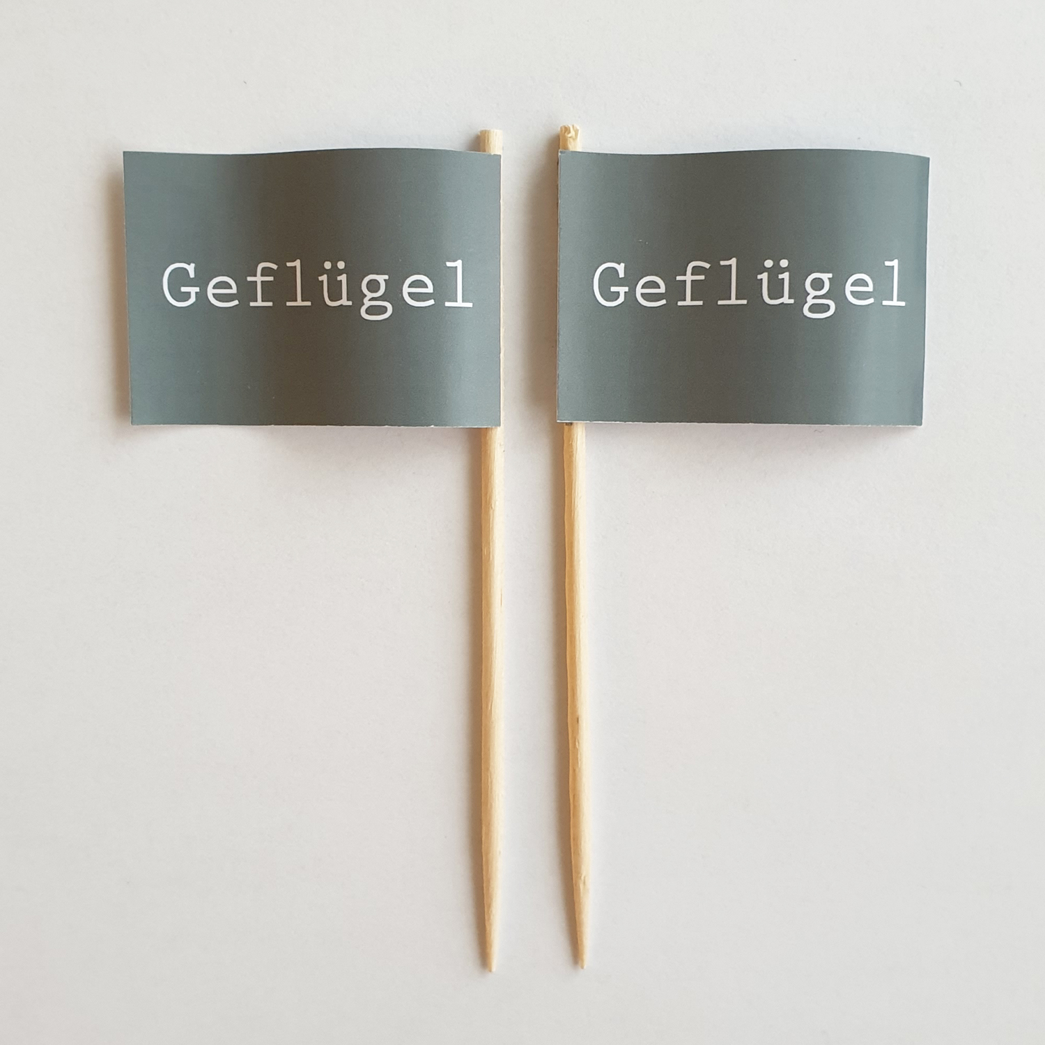 Picker_Grau-Gefl-gel Party-Picker Flagge GRAU Geflügel Papierfähnchen in Spitzenqualität 50 Stück Beutel