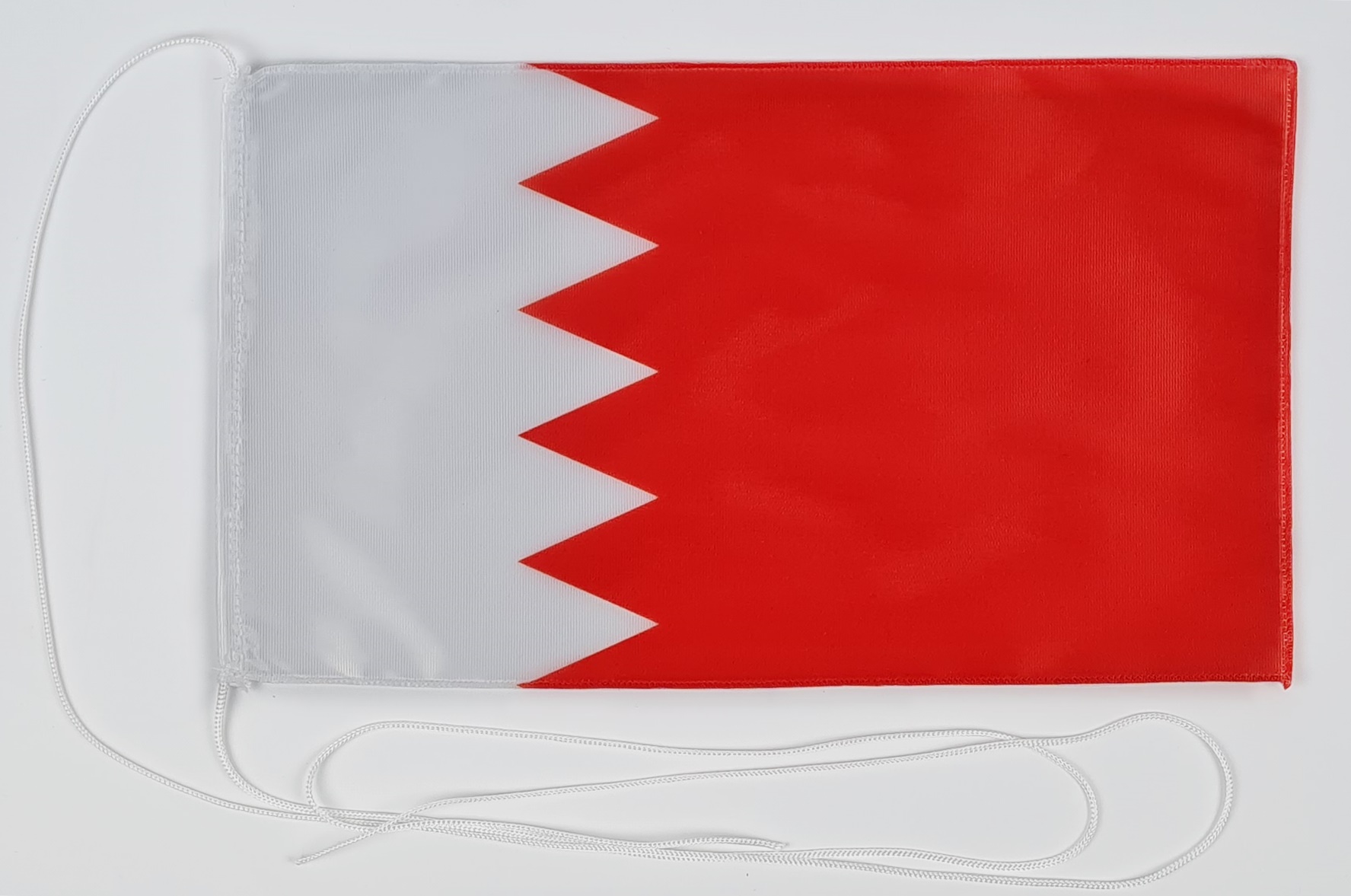 Tischflagge Bahrain 25x15cm optional mit Holz- oder Chromständer Tischfahne Tischfähnchen