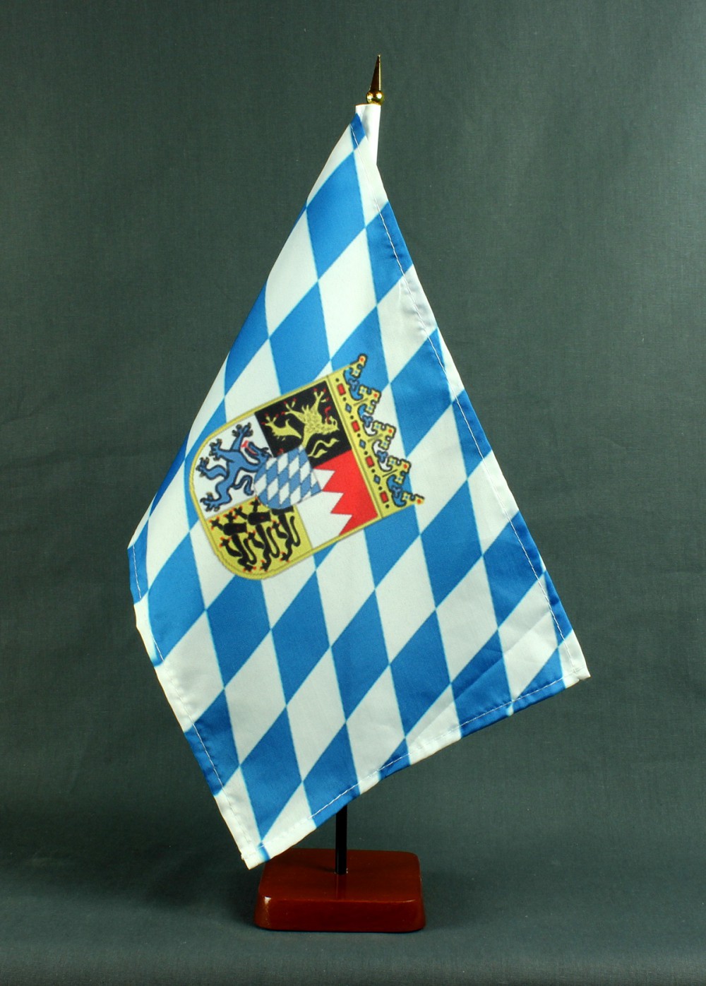 Tischflagge Bayern mit Wappen und Raute 20x30 cm optional mit Tischflaggenständer aus Mahagoni Holz