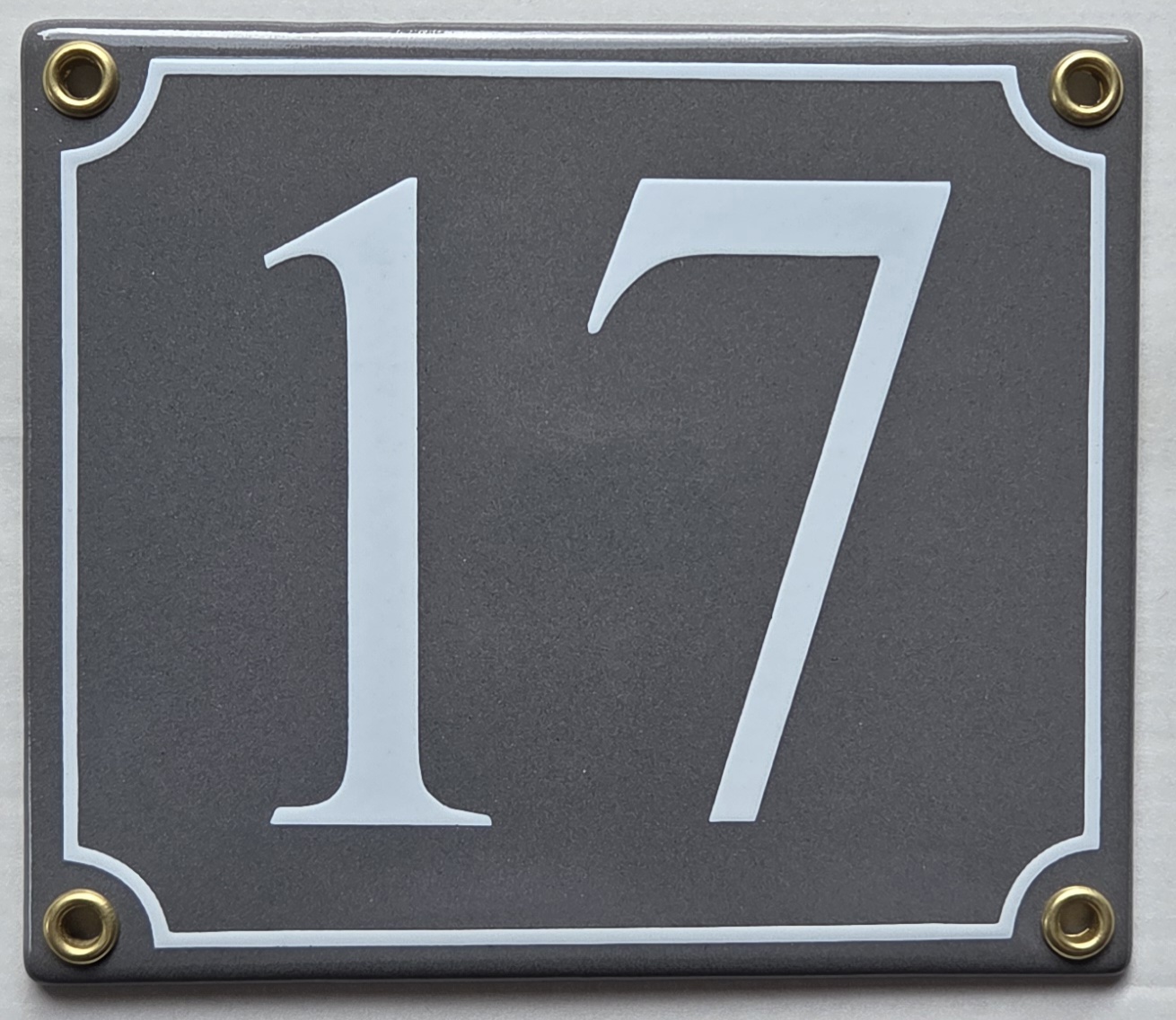 Hausnummernschild 17 dunkelgrau Serif 14x12 cm Emailleschild