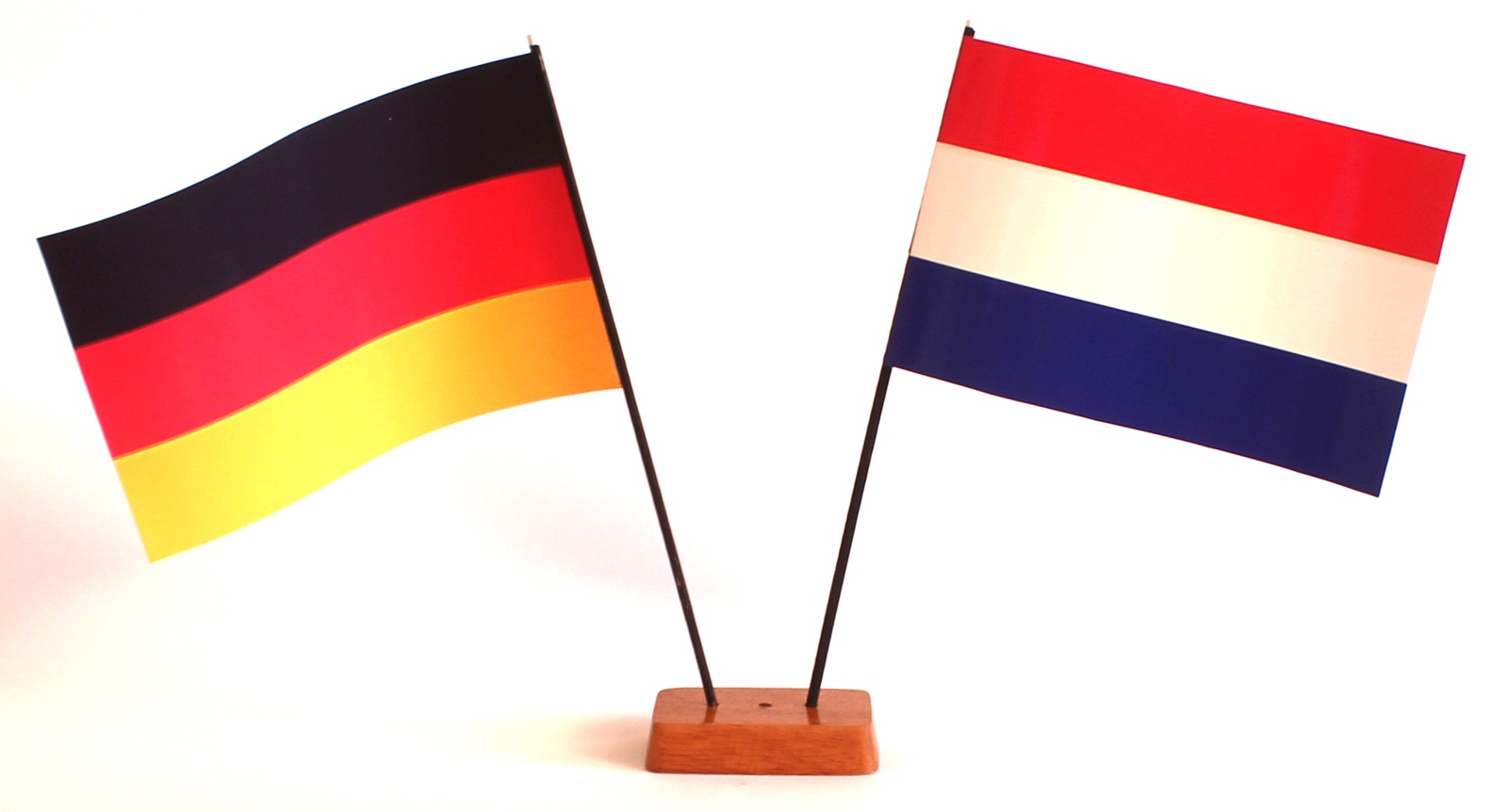 Mini Tischflagge Niederlande Holland 9x14 cm Höhe 20 cm mit Gratis-Bonusflagge und Holzsockel Tischf