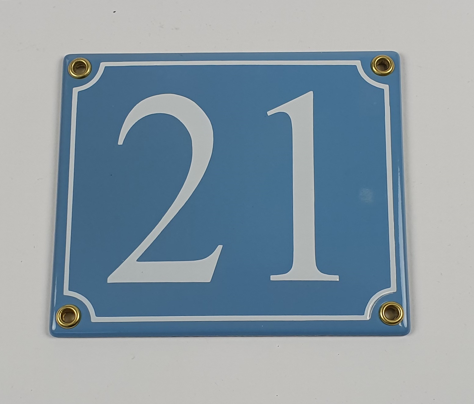 schild-21-hellblau 21 hellblau / weiß Serif 14x12 cm sofort lieferbar Schild Emaille Hausnummer